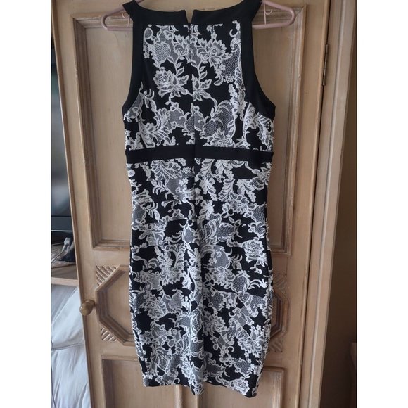 WHBM Black and White Floral Lace Slimming Halter Dress Size 6 - Picture 2 of 3